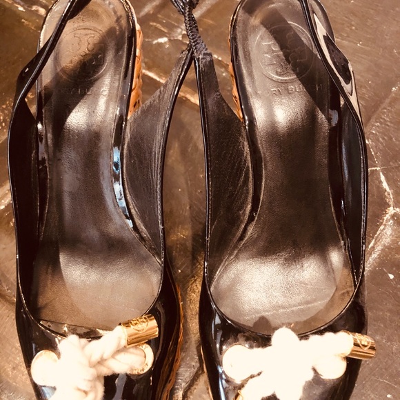 Size 8 Tory Burch wedges in black patent - Picture 2 of 7